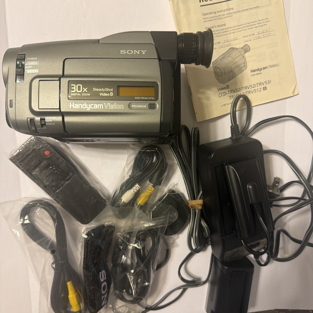 Sony Handycam CCD-TRV118 NTSC Hi-8 Video Camcorder - FOR PARTS OR REPAIR